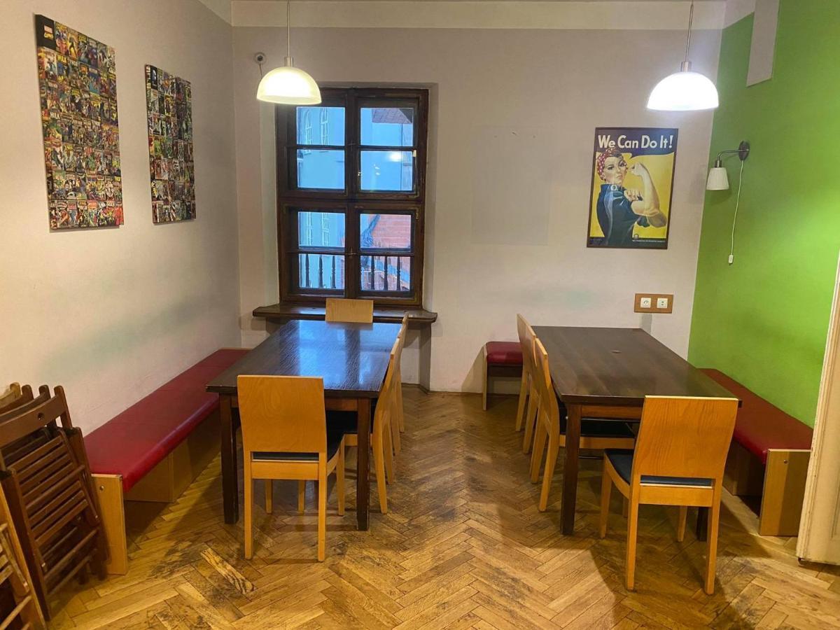 50 People Apartment Krakow Ngoại thất bức ảnh
