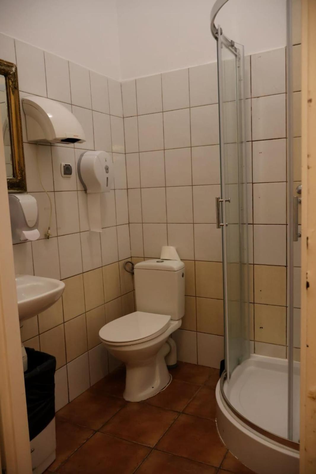 50 People Apartment Krakow Ngoại thất bức ảnh