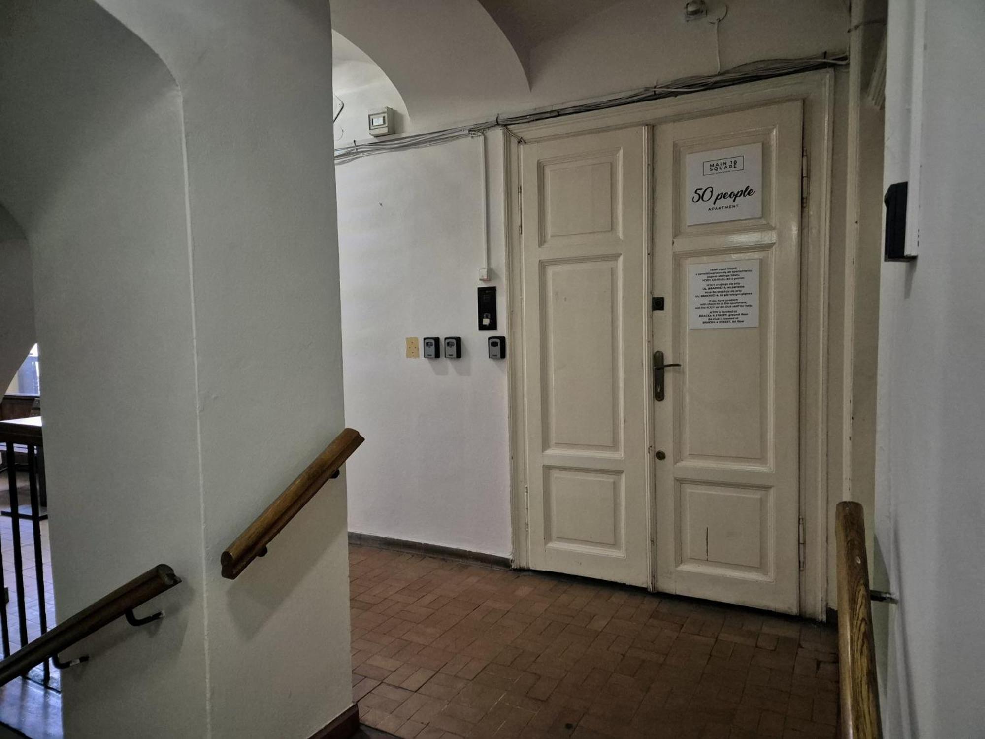 50 People Apartment Krakow Ngoại thất bức ảnh