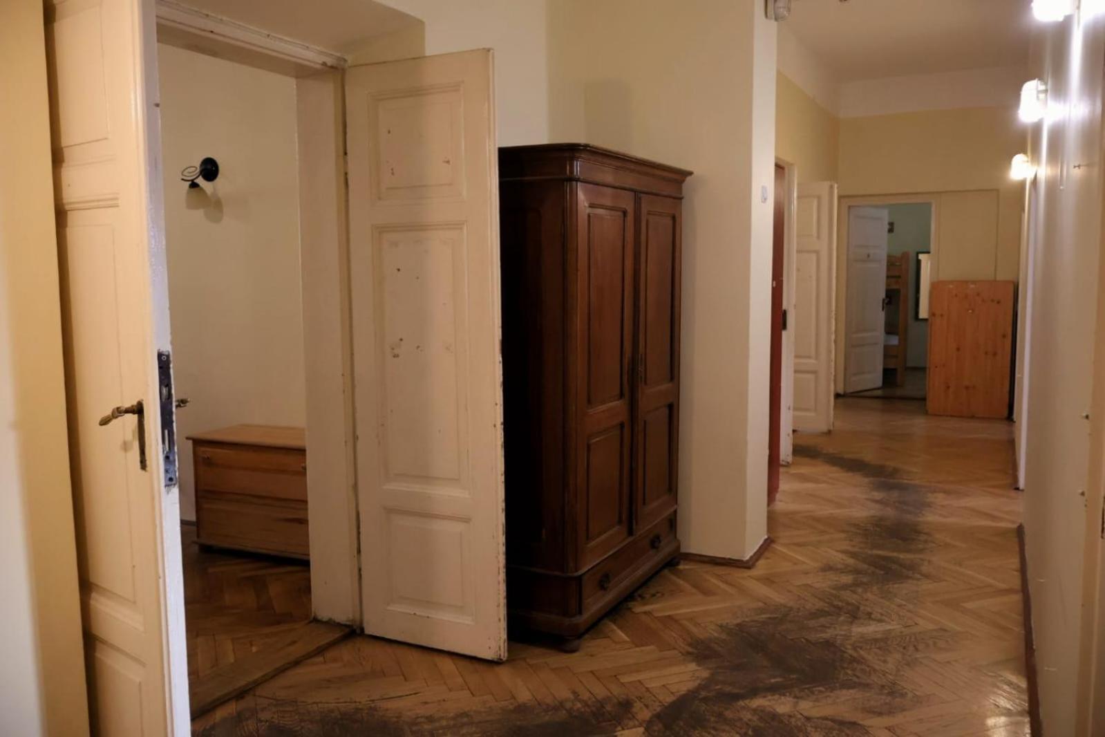 50 People Apartment Krakow Ngoại thất bức ảnh
